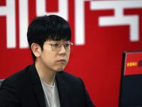 开云体育app-球场上势均力敌拼得你死我活的简单介绍