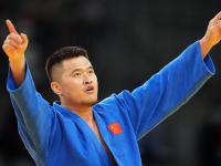 开云体育登录入口-美国柔道选手斗志昂扬，勇夺金牌