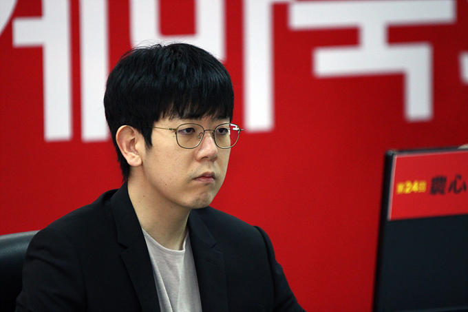 球场上势均力敌拼得你死我活的简单介绍
