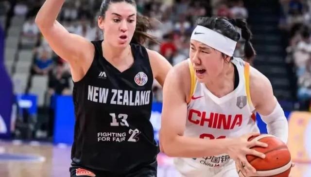 中国女篮横扫日本锁定优势，日帅放豪言引争议，亚洲杯7